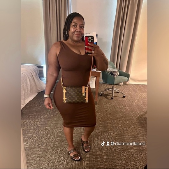 Meet your Posher Alicia - Picture 10 of 13